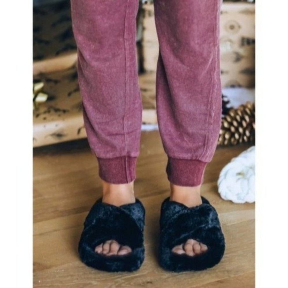 Size 6 Black faux fur slipper slides crisscross straps - Picture 9 of 10
